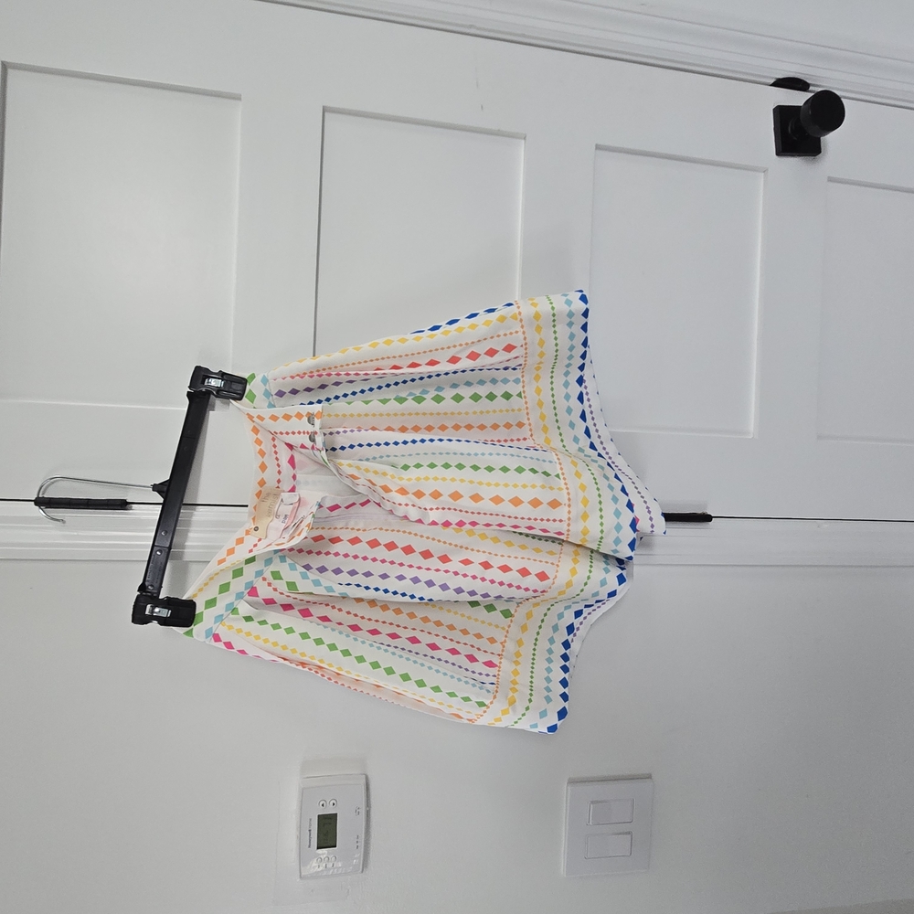 Colorful Patterned Women's Shorts - Picture 5 of 8